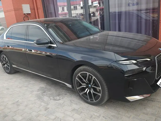 BMW 7 Series — Фото автомобиля 3