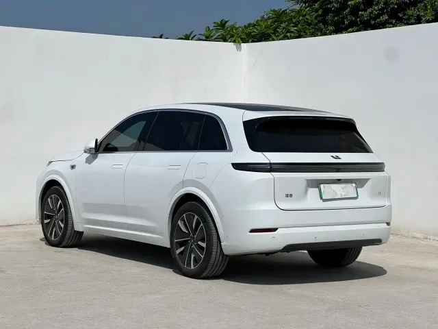 Li Auto L7 — Фото автомобиля 10