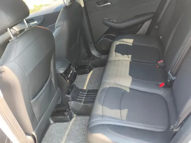 Roewe i5 — Фото автомобиля 6