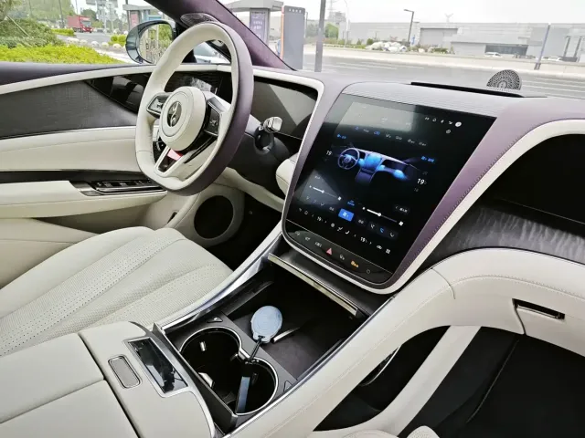 Yangwang Yangwang U7 2025 Model PHEV 4-Seat Flagship — Фото автомобиля 11