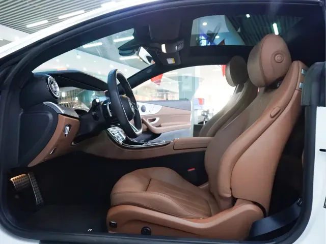 Mercedes-Benz E-Class — Фото автомобиля 24
