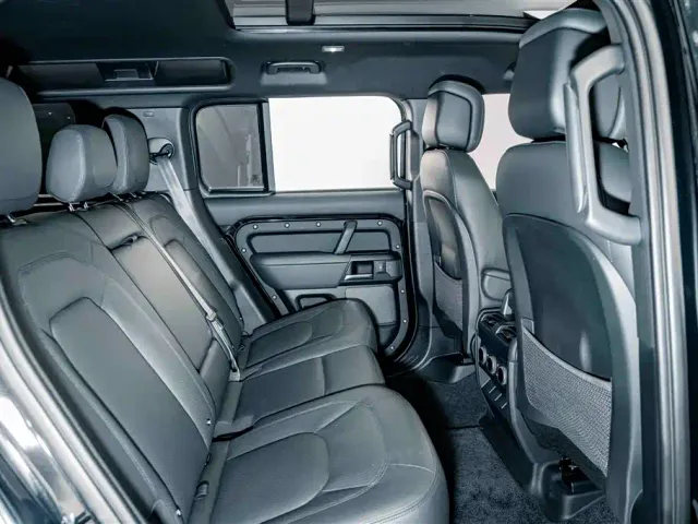 Land Rover Defender — Фото автомобиля 24