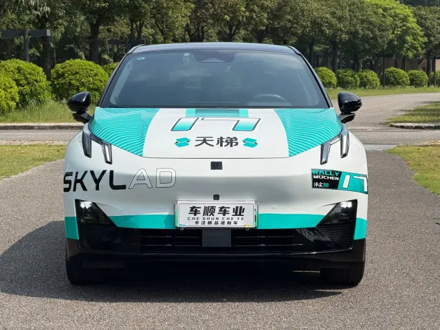 Lynk & Co Z20 — Фото автомобиля 2