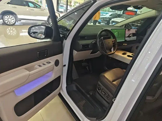 Li Auto MEGA — Фото автомобиля 15