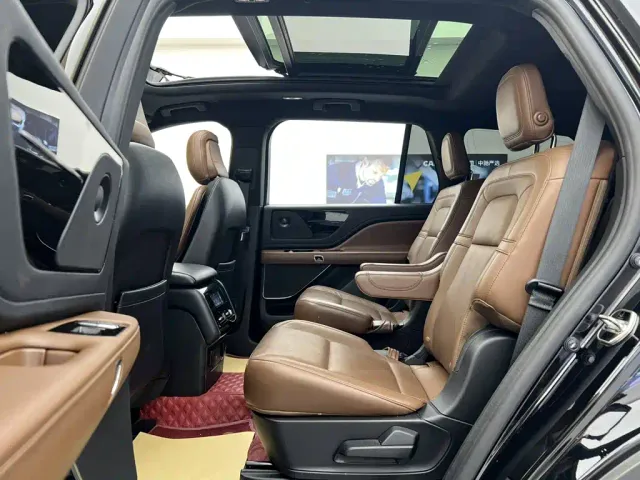 Lincoln Aviator — Фото автомобиля 30