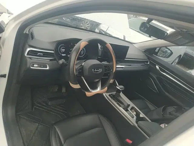 Geely Emgrand — Фото автомобиля 9