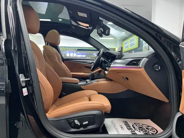 BMW 5 Series — Фото автомобиля 14