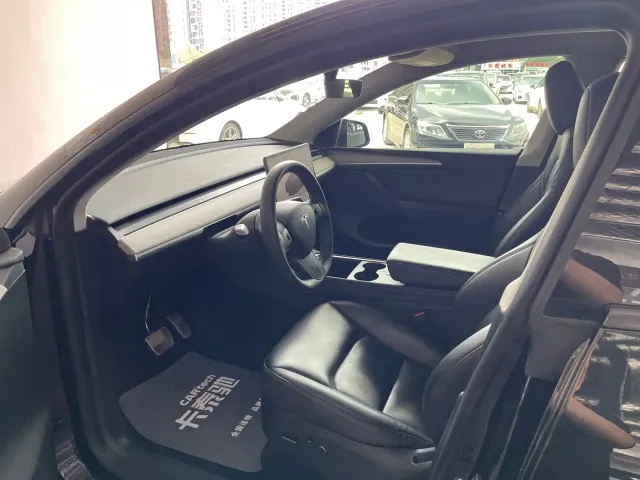 Tesla Model Y — Фото автомобиля 7