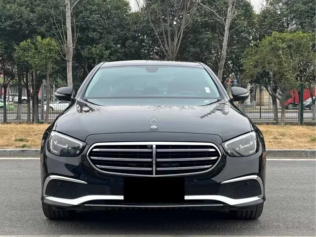 Mercedes-Benz E-Class — Фото автомобиля 2
