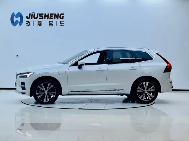 Volvo XC60 — Фото автомобиля 3