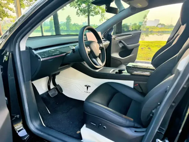 Tesla Model Y — Фото автомобиля 4