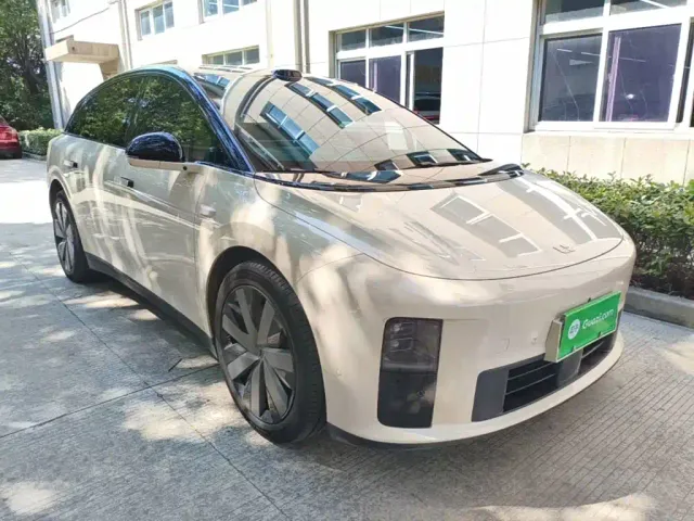 Li Auto i6 — Фото автомобиля 3