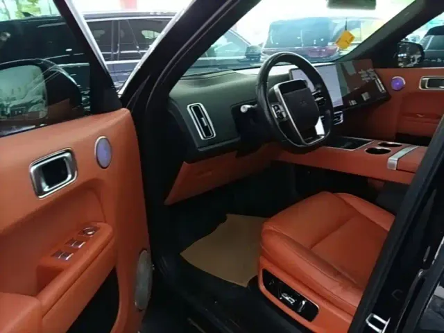 Li Auto L8 — Фото автомобиля 15