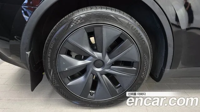 Tesla Model Y — Фото автомобиля 5