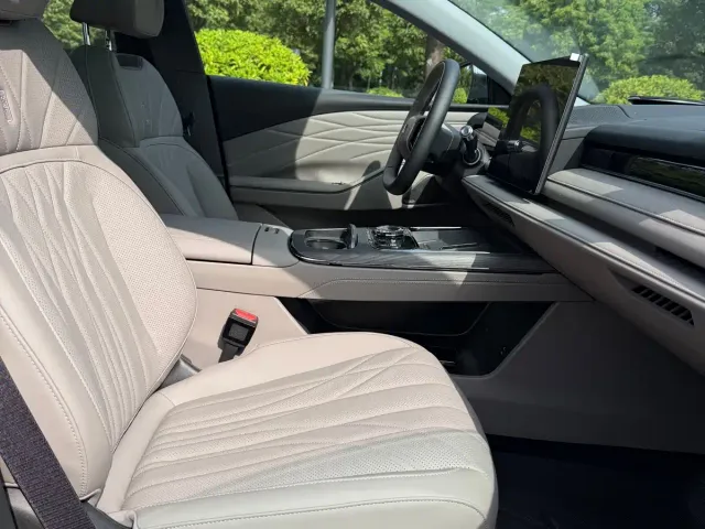 Geely Galaxy Xingyao 8 — Фото автомобиля 11