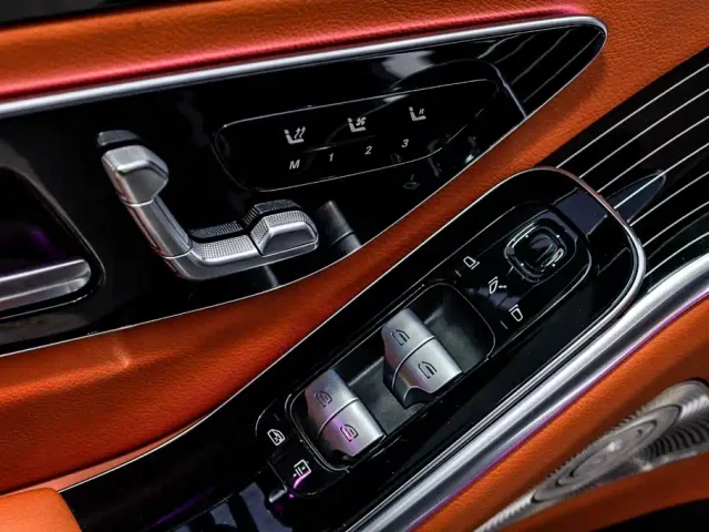 Mercedes-Benz S-Class — Фото автомобиля 12