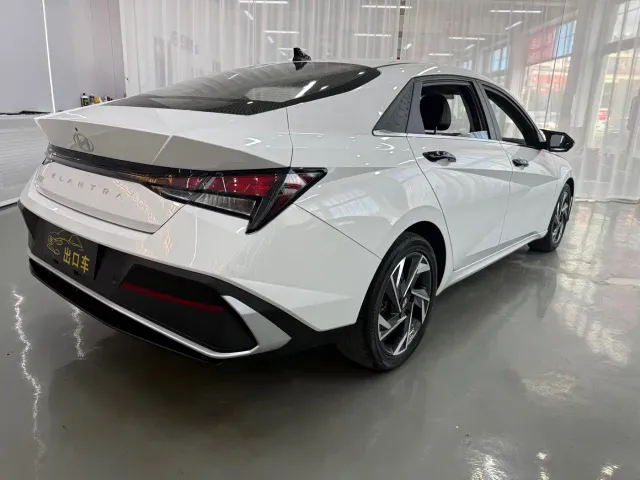 Hyundai Elantra — Фото автомобиля 14