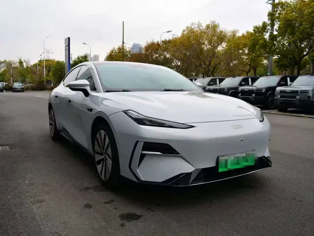Geely Galaxy E8 — Фото автомобиля 3
