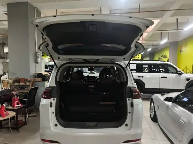 GAC Trumpchi M6 — Фото автомобиля 18