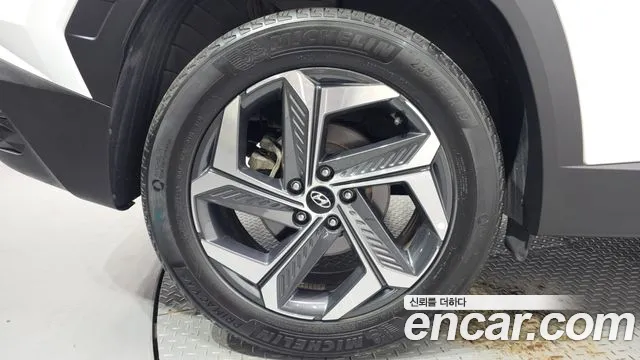 Hyundai Tucson Tucson (NX4) Бензин 1.6 турбо 2WD — Фото автомобиля 4