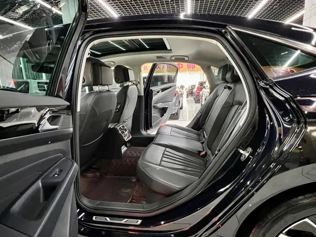Volkswagen Passat — Фото автомобиля 13