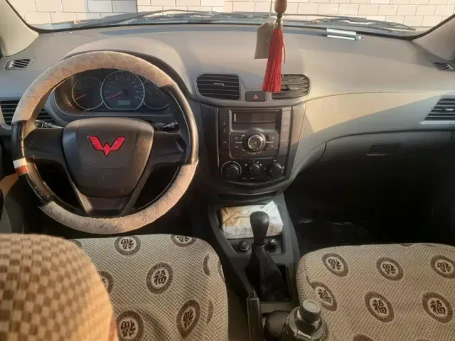 Wuling Hongguang — Фото автомобиля 12
