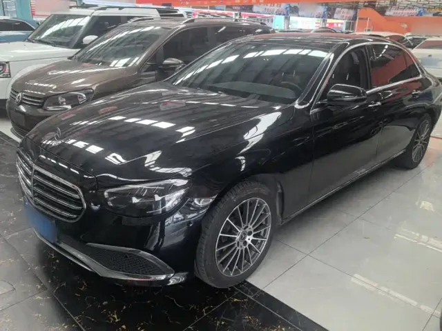 Фотография автомобиля — Mercedes-Benz E-Class