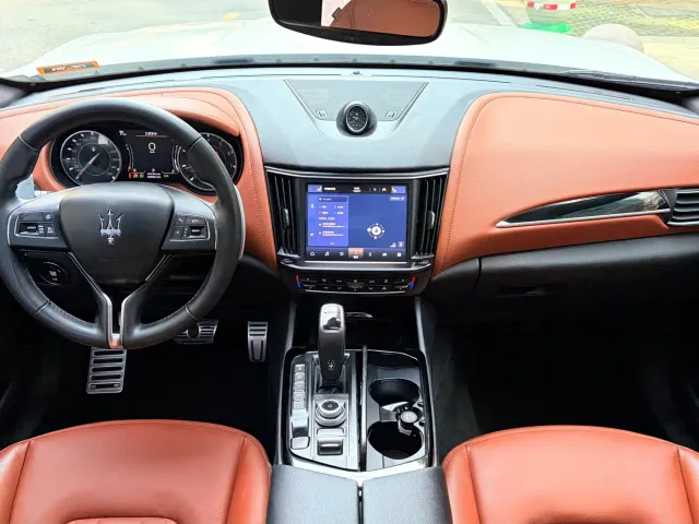 Maserati Levante — Фото автомобиля 9
