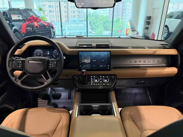 Land Rover Defender — Фото автомобиля 19