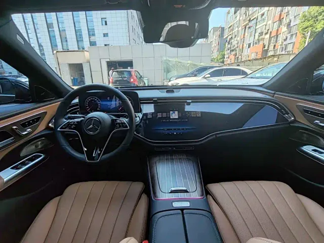 Mercedes-Benz E-Class — Фото автомобиля 13