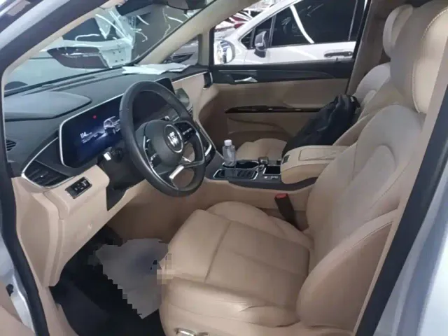 Buick Buick GL8 New Energy 2025 Land Honor Premium Edition 7-Seater — Фото автомобиля 14