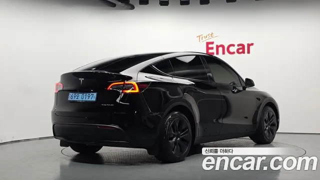 Фотография автомобиля — Tesla Model Y