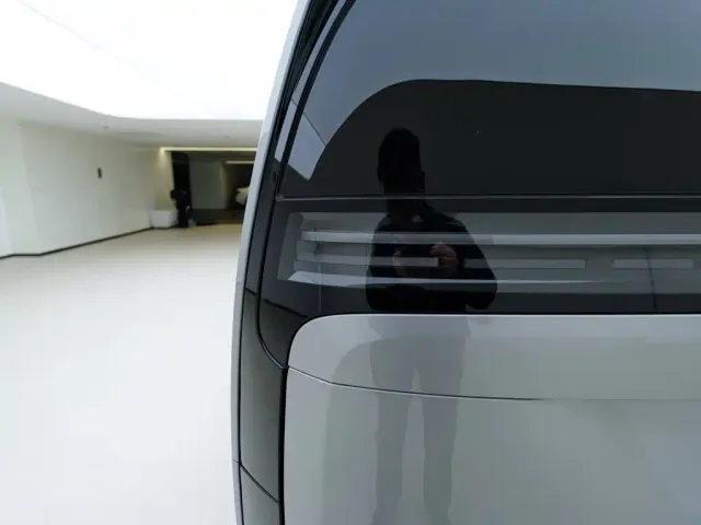 Li Auto MEGA — Фото автомобиля 10