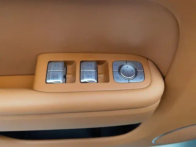 Li Auto L7 — Фото автомобиля 9