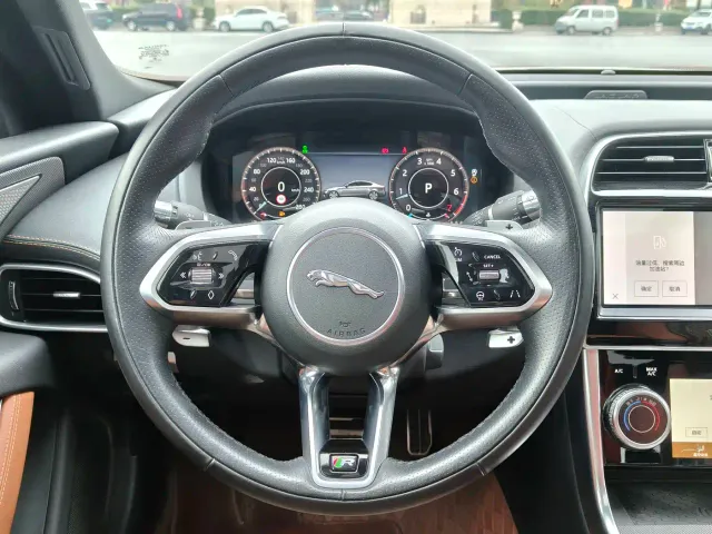 Jaguar XEL — Фото автомобиля 18