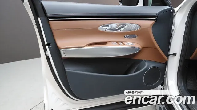Genesis GV70 — Фото автомобиля 24