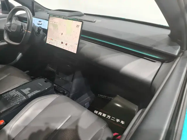 Lynk & Co Z20 — Фото автомобиля 10