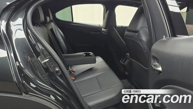 Lexus UX — Фото автомобиля 11