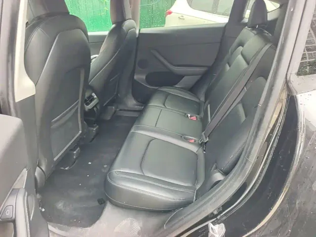 Tesla Model Y — Фото автомобиля 16