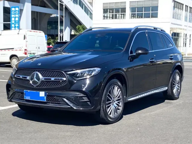 Фотография автомобиля — Mercedes-Benz GLC-Class