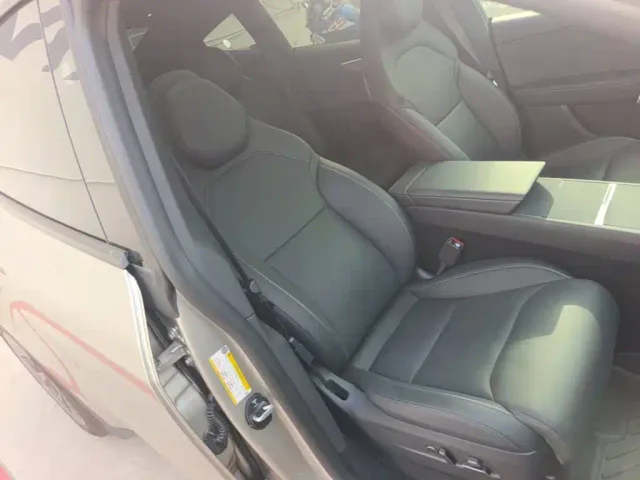 Tesla Model Y L — Фото автомобиля 24