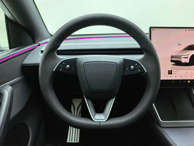 Tesla Model Y — Фото автомобиля 11