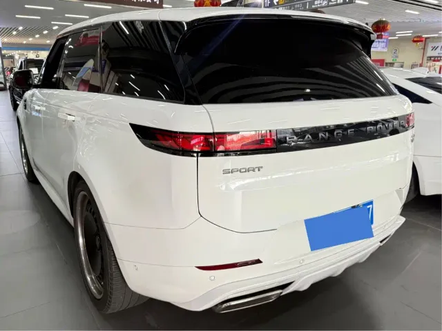 Land Rover Range Rover Sport — Фото автомобиля 3