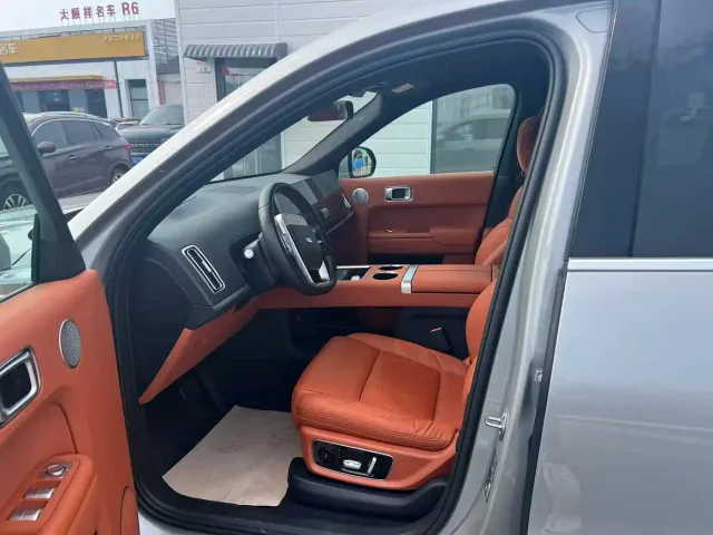 Li Auto L8 — Фото автомобиля 4