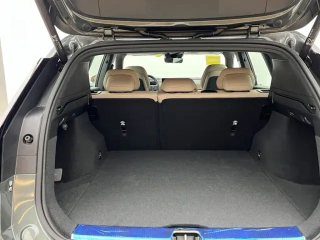 Volvo XC70 Plug-in Hybrid — Фото автомобиля 13