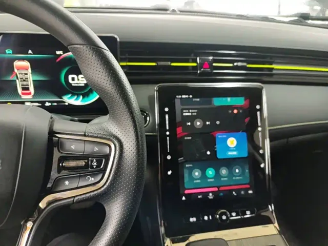 Roewe RX5 — Фото автомобиля 12