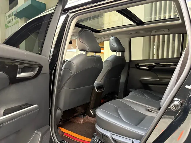 Toyota Highlander — Фото автомобиля 6