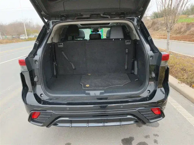 Toyota Highlander — Фото автомобиля 14