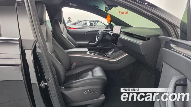 Tesla Model X — Фото автомобиля 26