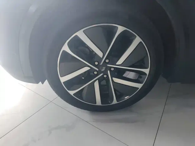 Li Auto L9 — Фото автомобиля 22